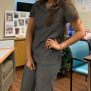 FIGS GRAPHITE SCRUB SET - SMALL